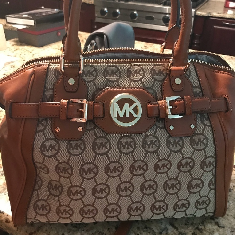 Micheal Kors Hudson crossbody